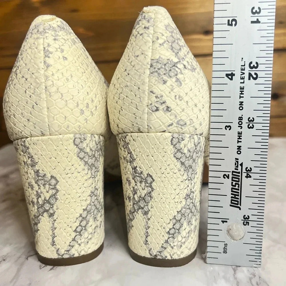 Cole Haan woman’s Karena Chalk Python Print Leather Block Heel Pump size 6B - Picture 5 of 7
